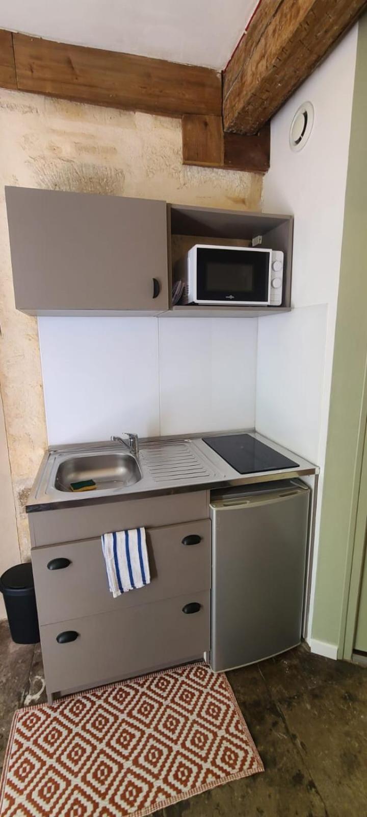 Studio Au Coeur Historique De Montpellier, 2 Personnes Et Wifi Exteriör bild